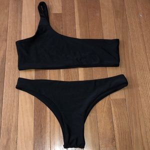 Black bikini